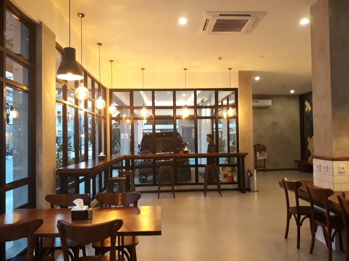 Kama Hotel Medan Exterior foto
